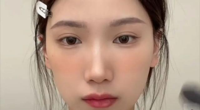 腮红的正确打法，7种脸型的腮红打法（别人画腮红氛围感满满）