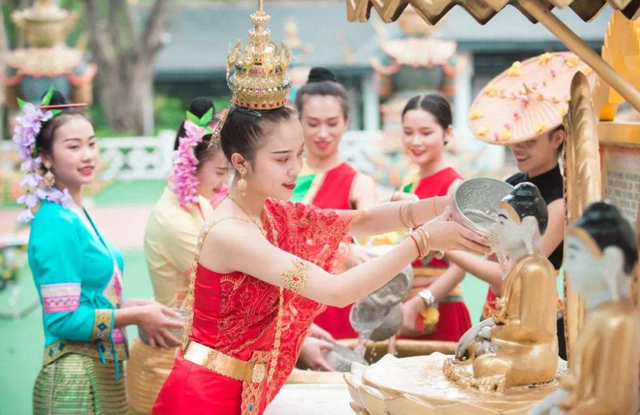 傣族的传统节日，彝族的传统节日（傣历新年是泼水节）