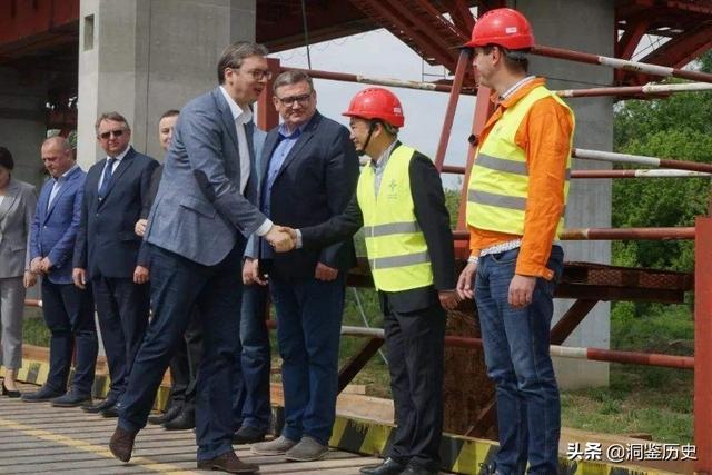 武契奇是哪国的总统，从饱受欺凌的“软弱总统”