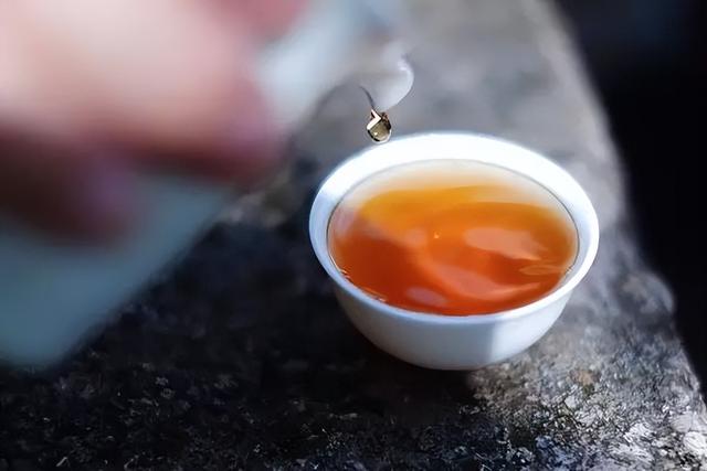 九龙茶是什么茶，九龙茶是什么茶种（山东一男子喝了10年的茶单走红网络）