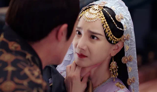 北美大灰狼是什么梗，北美灰狼为什么这么大（嘟嘴索吻、牵手搂抱、时刻黏在一起）