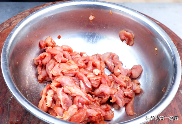 家常小炒五花肉的做法，小炒五花肉的家常做法（软嫩如豆腐）