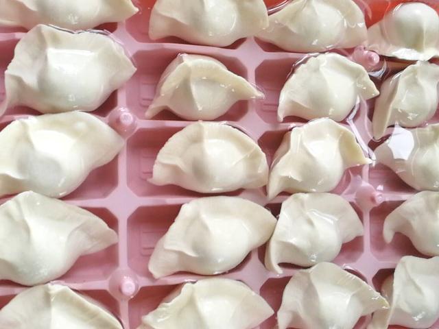 水饺是冷水下锅还是热水下锅，饺子是冷水下锅还是热水（是冷水下锅还是开水下锅）