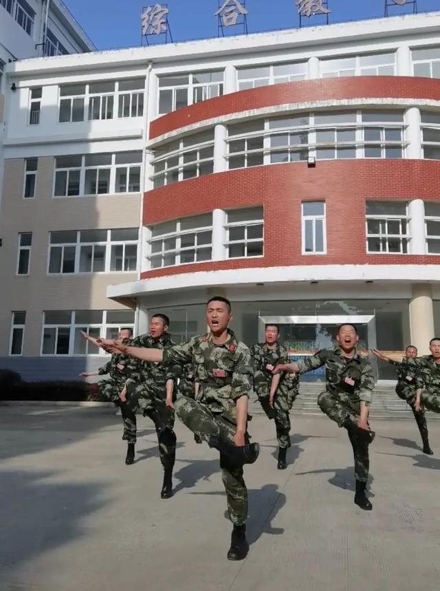 刘畊宏帮周杰伦写过什么歌，这个拯救过周杰伦的男人又火了...