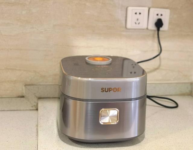 苏泊尔电饭煲做蛋糕，苏泊尔电饭煲做蛋糕步骤介绍（满足你做饭的所有想象）