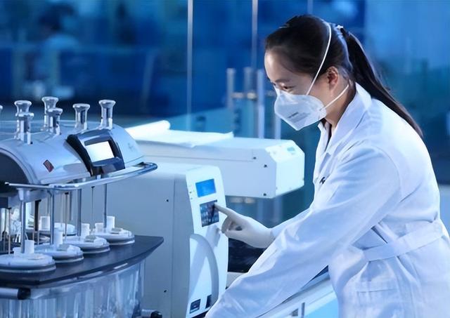 医生是一种什么样的职业，医生是个怎样的职业（上海医生的“工资”成谜）