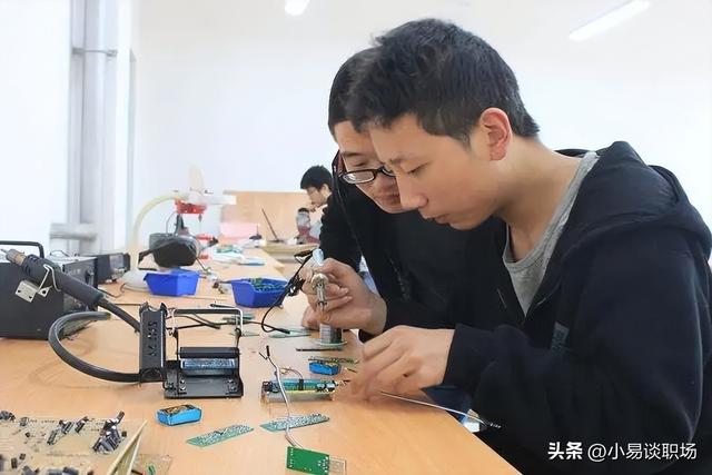 什么专业适合华为阿里，华为的人才都来源于哪些大学（华为校招专业排行榜出炉）