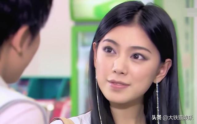 胡一菲娄艺潇是一个人吗，《爱情公寓》14年