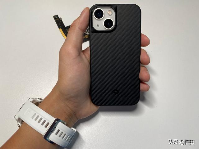 苹果手机无线充电，苹果x怎么无线充电（iPhone13）