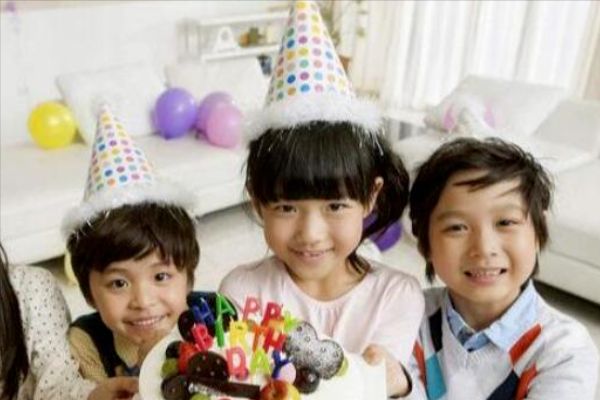 正常人过生日过阴历还是阳历，过生日一般过农历还是阳历（过生日到底是看阴历还是阳历）