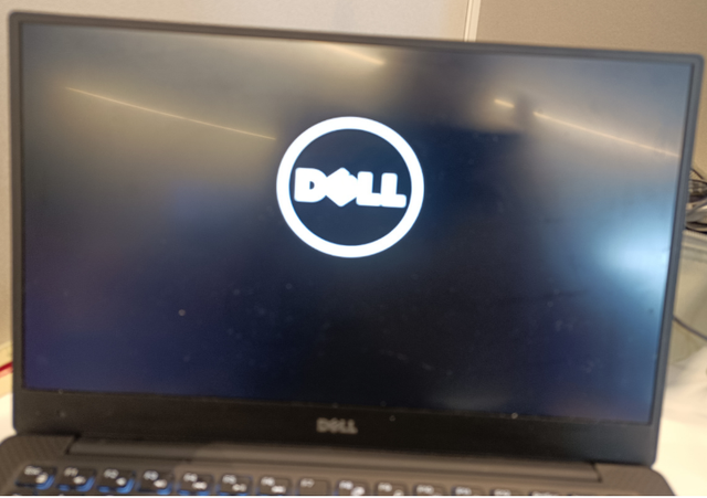 戴尔笔记本电脑开不了机，戴尔笔记本开不了机怎么办（笔记本开机启动需要按两次开机键）