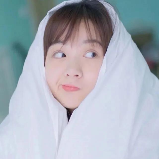 白色背景女生动漫头像 念七微信，白色背景女生动漫头像 念七（白色系女生头像）