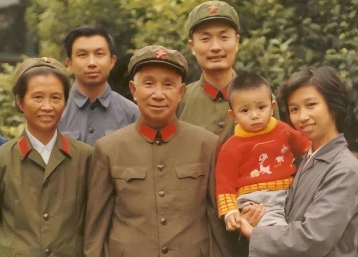 陈毅之子陈小鲁(陈小鲁:陈毅之子,娶粟裕之女为妻,年近半百生活稳定却