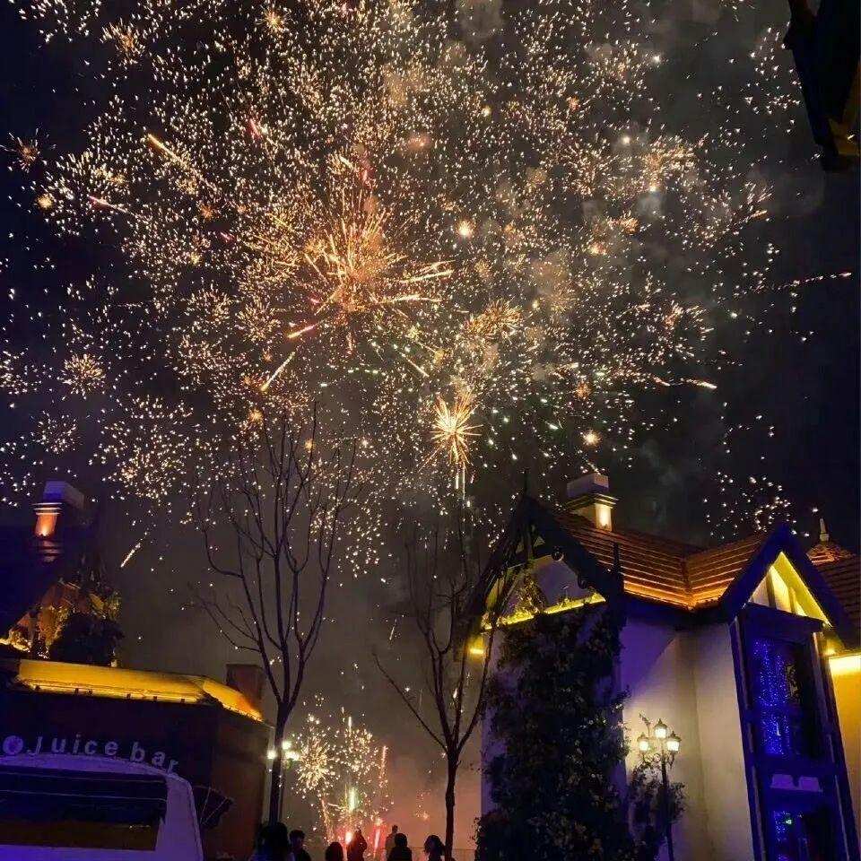 烟花背景图(新年烟花朋友圈背景图) - 赤虎壹号