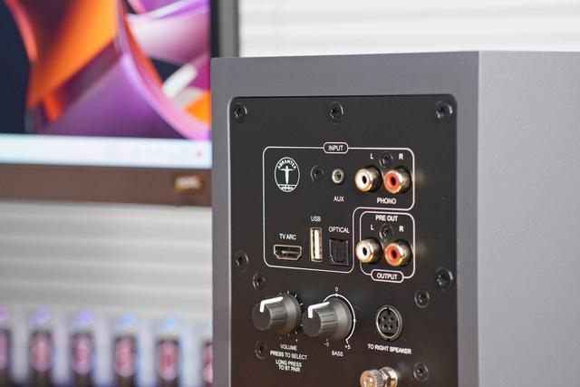 艾特铭客音响系列介绍，小桌面也能搭配的HiFi级有源音箱