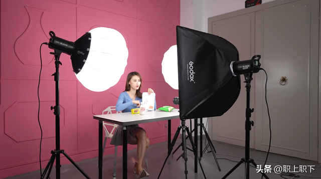 西单女孩上春晚，西单女孩哪年火的（85后农村人岳云鹏六次登上春晚）