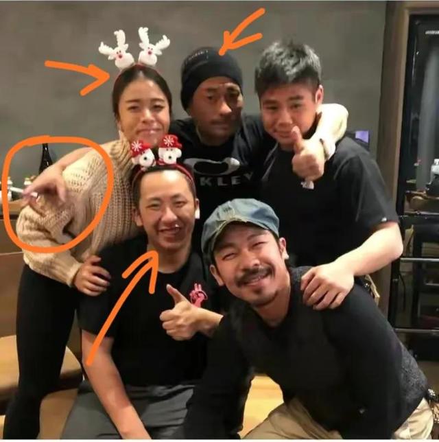 父亲从赌王变阶下囚，母亲从草根奋斗成富豪，赌二代周柏豪哑火了