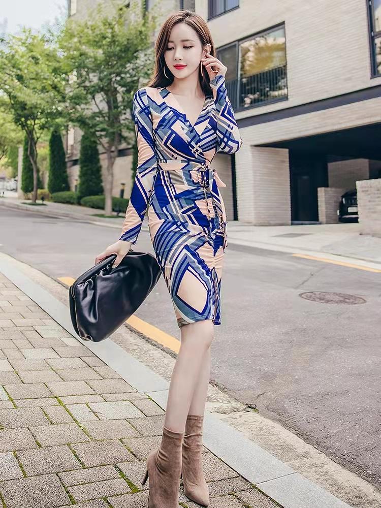 收腰修身连衣裙的优点，收腰修身连衣裙的优点有哪些（气质收腰系带包臀连衣裙）