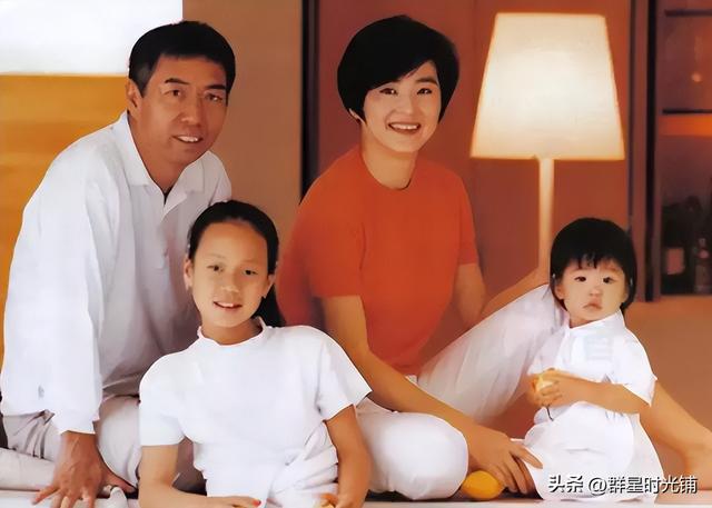 巩俐的气场有多强，看了巩俐林青霞和张敏三人的合照