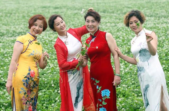 飞蛾扑火下一句是什么歇后语，飞蛾扑火歇后语下一句是什么（幽默风趣充满情感和智慧的歇后语）