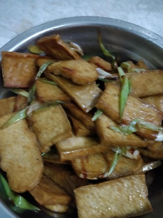 大葱炒豆腐的做法，大葱炒豆腐家常做法大全（家庭版本的营养美食）