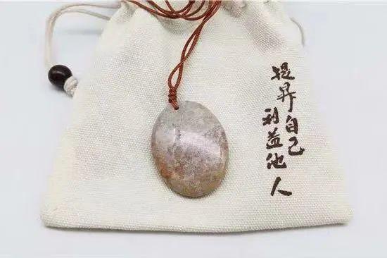 干青手串的功效与作用，女人戴什么手串最养人（点点爱心照亮困境儿童的求学路）