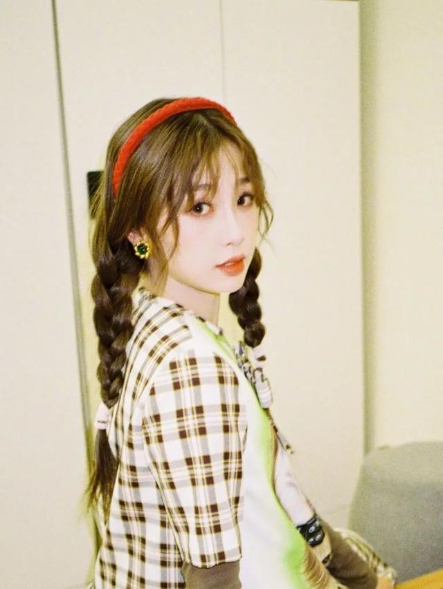 儿童发型图片 小女孩发型绑扎方法简单又可爱，儿童发型图片（几款绝美的新年公主编发）