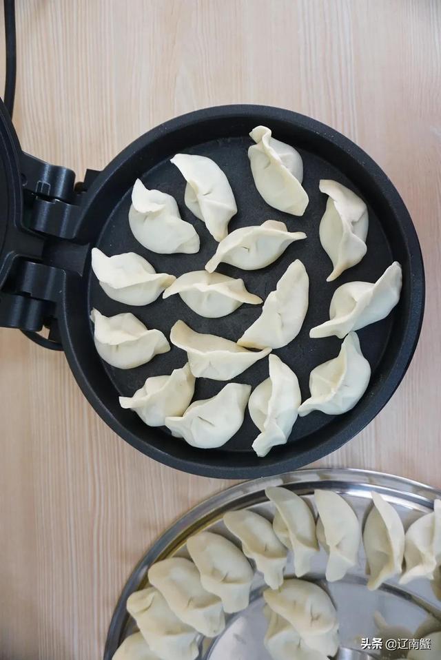 鸡蛋香菜的饺子的做法，香菜鸡蛋馅饺子（煮一锅煎一锅）