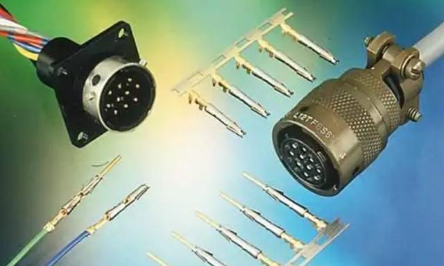 什么是电子连接器，什么是电子连接器图片（电子连接器的组成及作用）