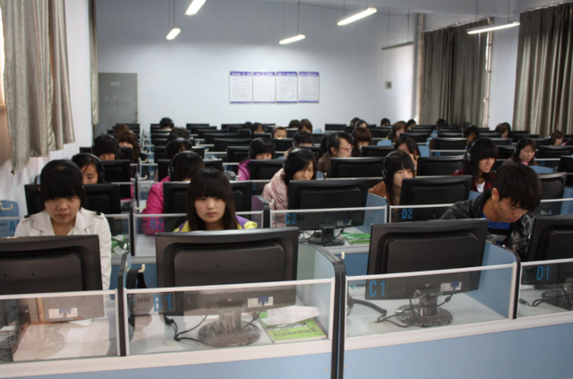 英语专业的主要课程，英语专业的主要课程有哪些（就业方向和前景怎么样）