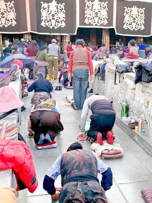 有什么成语描写赞美拉萨的天空，形容拉萨的天空的词语（天上西藏大美于行）