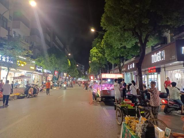 浙江金华有哪些地方有夜市，金华市区夜市有几个（金华金义新区孝顺镇朝晖路上的夜市）