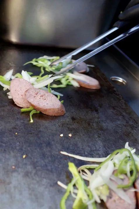 一句话霸气欢迎词，一句话欢迎词口号（三色路啊，就是不夜城）