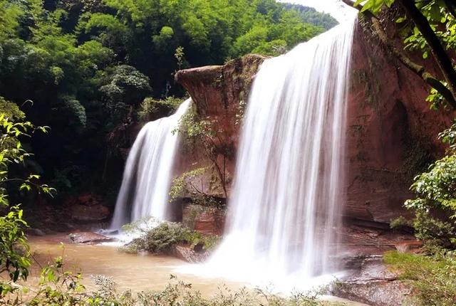 贵州旅游十大景点，贵州旅游十大景点排名千户苗寨（贵州十大冷门景点）