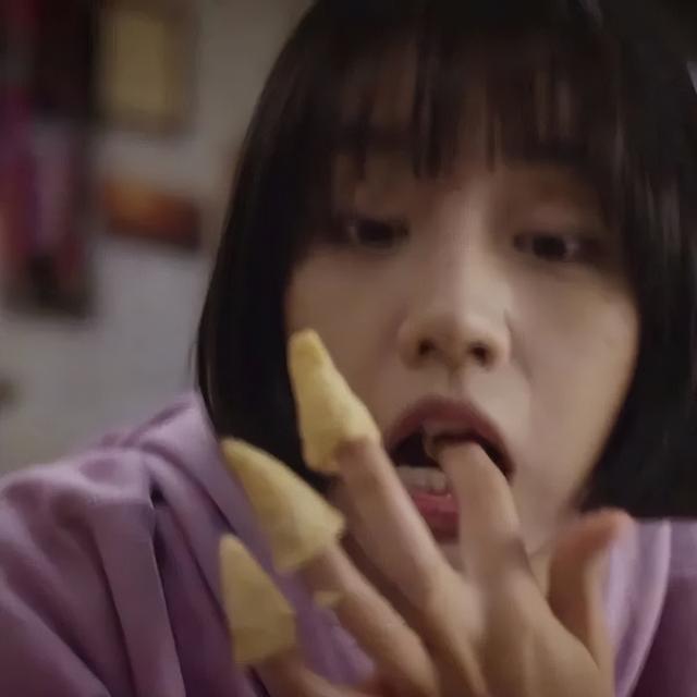 网红头像卡通可爱 美食妹妹，网红头像卡通可爱图片微信（吃东西头像）