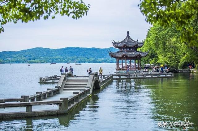 老人适合去旅游的地方，比较适合老人去旅游的地方（适合中老年人旅游的6座城市）