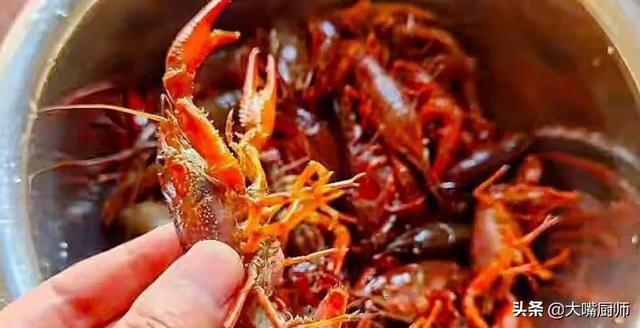 小龙虾哪几种口味，小龙虾啥口味好吃（分清“红色”和“青色”）