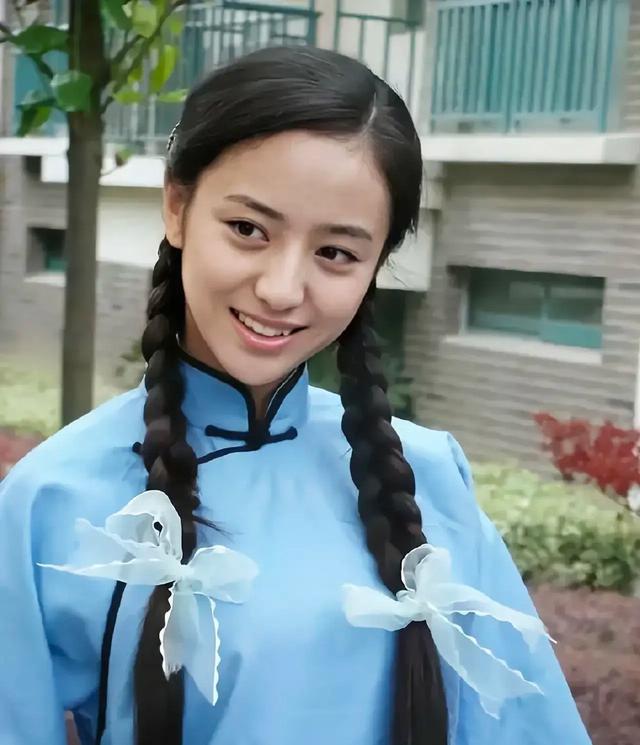 女星穿"民国学生装"居然这么美!网友:古力娜扎端庄,杨紫清纯