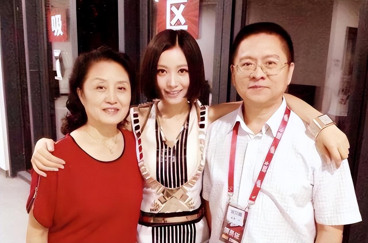 姚贝娜在好声音唱的天耀中华，永远的歌者姚贝娜
