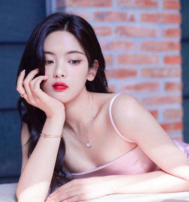 杨超越是什么梗，杨超越直播片段惹争议