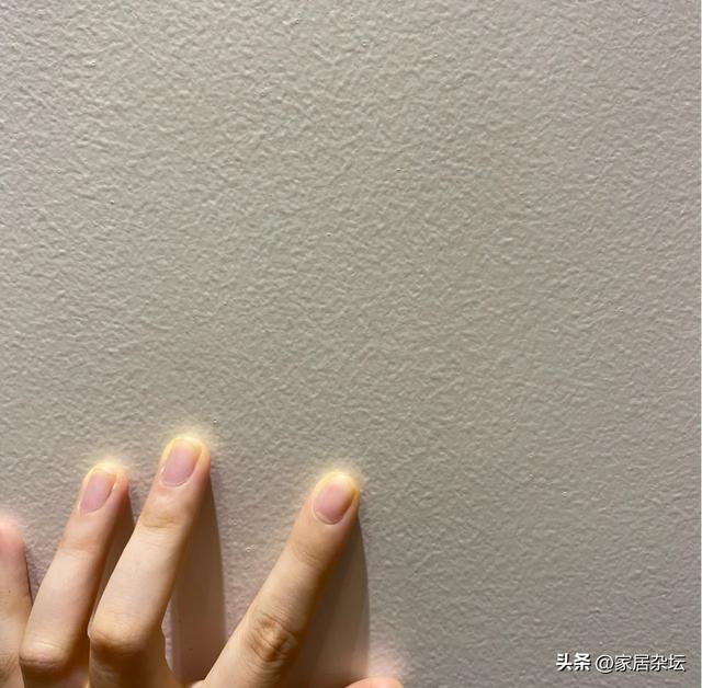 乳胶漆墙面翻新最简单的方法，墙面翻新最简单最经济实用的方法（自己就能轻松搞定）