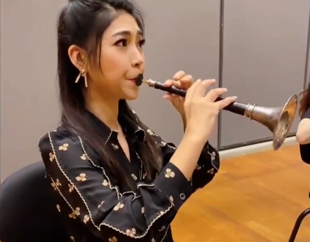 唢呐初学入门视频教程，唢呐入门教程（从农村走出来的唢呐女孩）