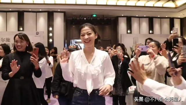 40岁美得让人移不开眼的女明星，这9位40+的“长腿”女星