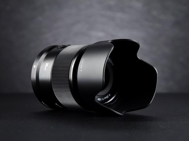 yn是什么牌子，1799元国产全画幅自动对焦镜头