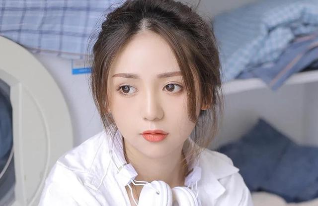 暗恋一个人的16种表现，女生暗恋你最准的表现