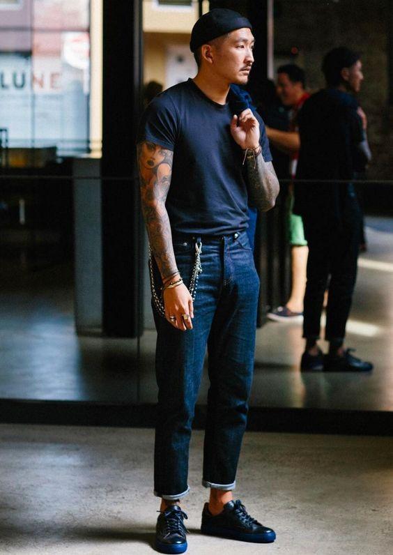 浅色牛仔裤搭配什么颜色t恤,适合浅蓝色牛仔裤搭配图