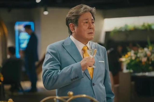 韩国国宝级男演员崔岷植，崔岷植的这部犯罪新作