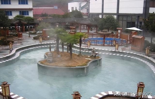 温泉旅游攻略国内著名的温泉，秋天泡温泉首选，中国十大温泉
