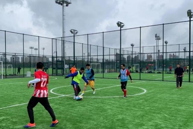 足球禁区在哪个位置，足球禁区尺寸图（“螺蛳壳里做道场”的笼式足球你了解吗）