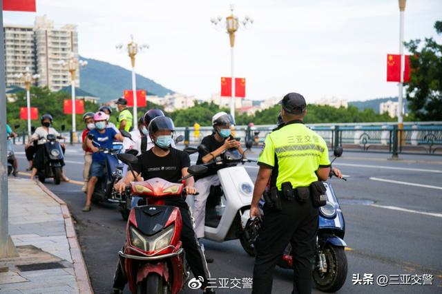 电动车闯红灯怎么查违章信息，交管12123电动车闯红灯怎样查违章信息（“电子警察”24小时抓拍）